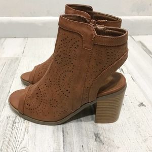 A Rider Girl NIB Open Toe Bootie With Cutouts